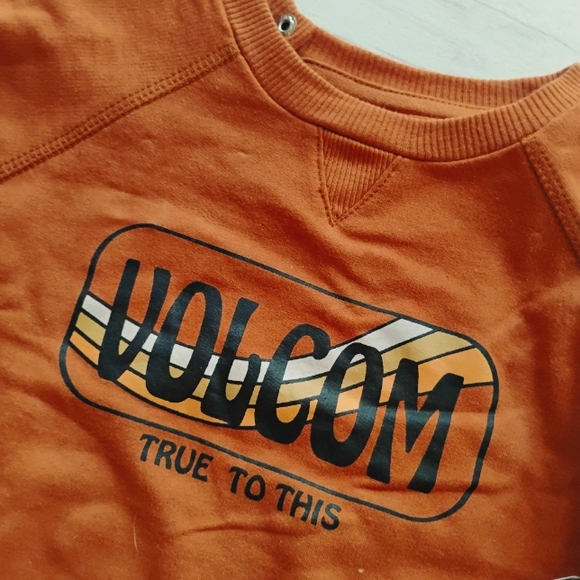 VOLCOM NEW Retro Crewneck Sweatshirt & Denim Pants - Picture 4 of 16